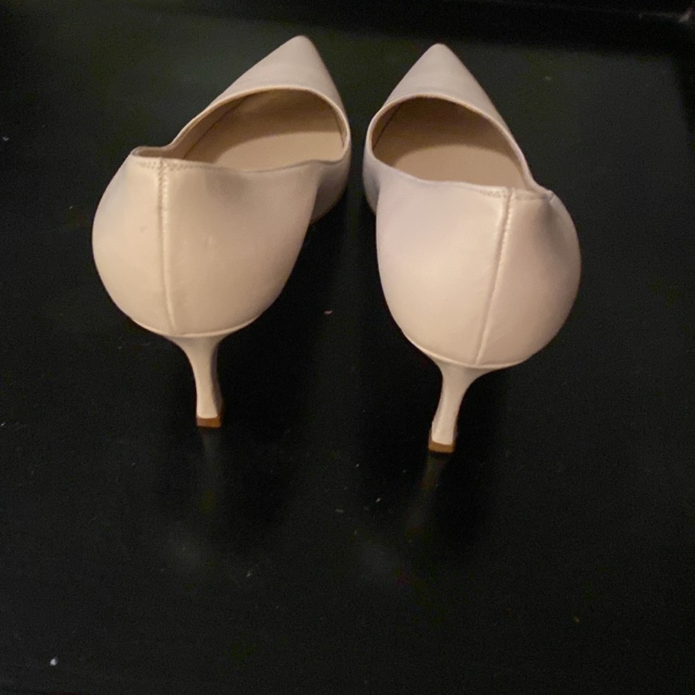 Manolo Blahnik Taupe 3" Pumps - Picture 3 of 9